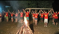 Sinh viên Khoa du lịch nhảy tập thể tại Bản Lác – Mai Châu