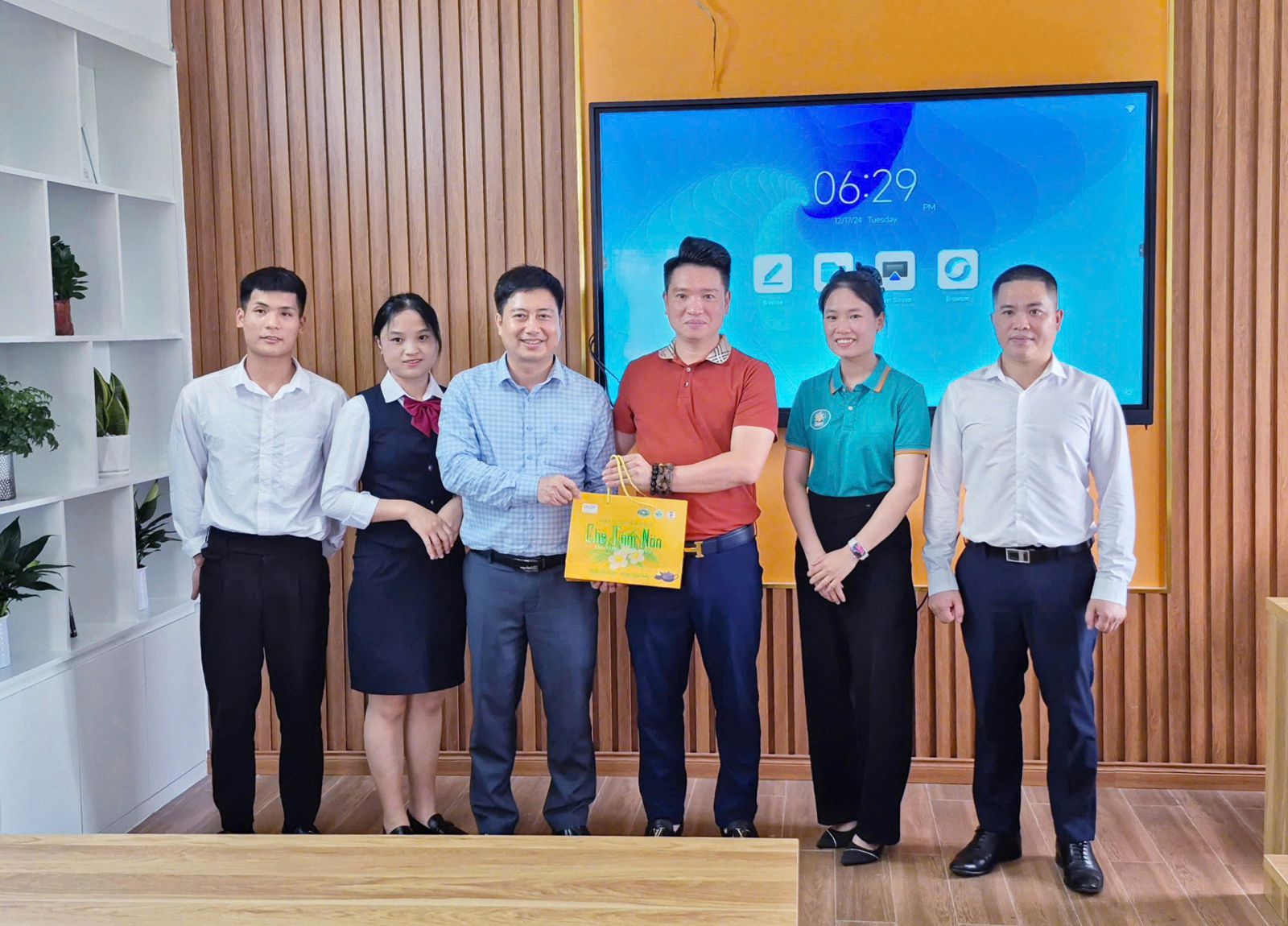 HUYỀN THOẠI RỒNG - ĐƠN VỊ QUẢN LÝ CÁC DU THUYỀN 5 SAO TRÊN VỊNH HẠ LONG